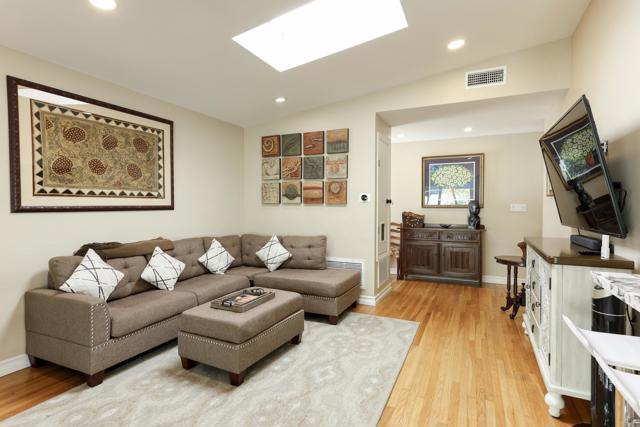 Detail Gallery Image 9 of 34 For 8892 Hoffing Ave, San Diego,  CA 92123 - 4 Beds | 2 Baths