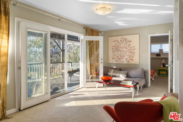 1313 Corona Drive, Glendale CA: https://media.crmls.org/mediaz/6fdc6e97-7331-42c1-9107-eb97683f69d1.jpg