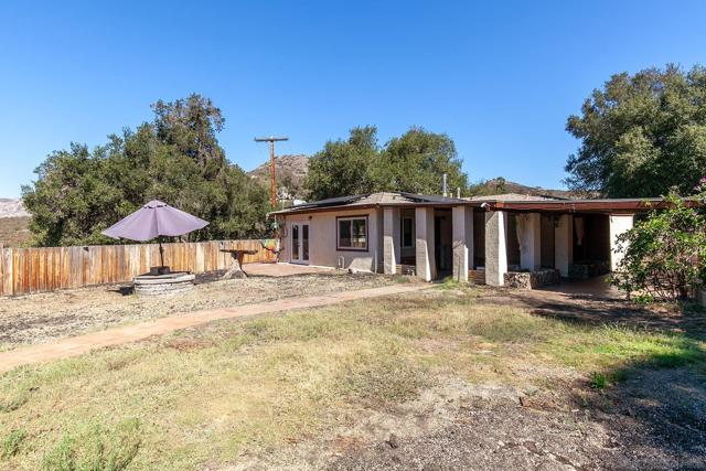 1167 Peutz Valley Rd, Alpine CA: https://media.crmls.org/mediaz/6fdc765e-2227-4a8f-97ae-003d30eae97b.jpg