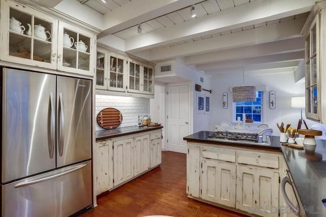 75 Corinthian Walk, Long Beach CA: https://media.crmls.org/mediaz/6fdc76bb-edf3-490c-bb11-be1105d6c803.jpg