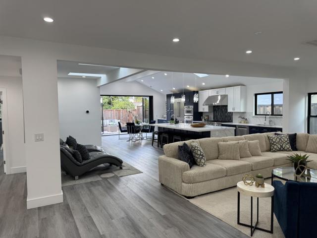 3211 Pentland Court, San Jose CA: https://media.crmls.org/mediaz/6fdc8990-041b-43ec-b4ec-a70367b2da5c.jpg