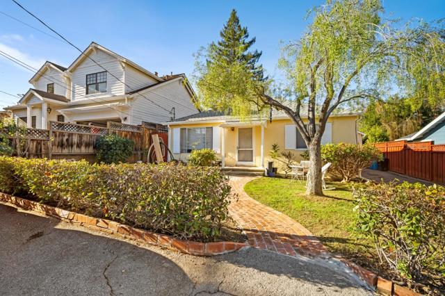 2066 Sterling Avenue, Menlo Park CA: https://media.crmls.org/mediaz/6fdcf430-f7e4-4baf-bb13-2425b4796b0d.jpg