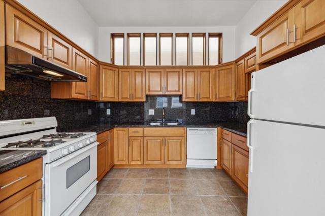 3234 Clement Street, San Francisco CA: https://media.crmls.org/mediaz/6fdd03ec-1aac-47d0-b25d-058f3bc3dcf3.jpg