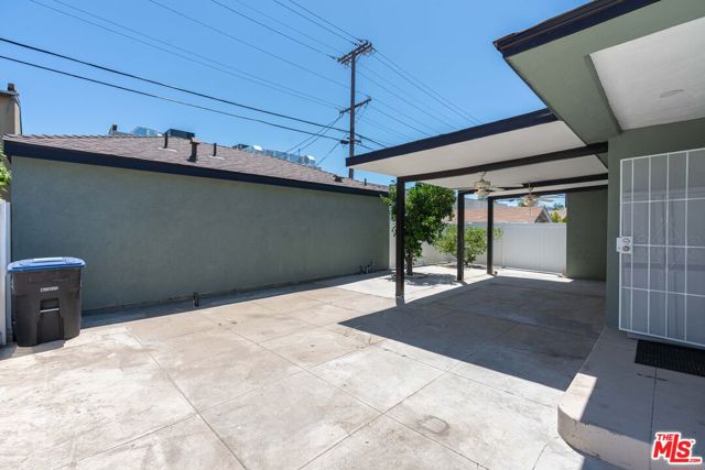 536 Myrtle Street, Glendale CA: https://media.crmls.org/mediaz/6fdd6d53-fff7-494b-a965-32f2ae0cf52e.jpg