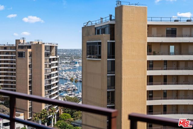 4316 Marina City Drive, Marina del Rey CA: https://media.crmls.org/mediaz/6fdd90bf-182b-48ea-96ab-4033c7cea4cf.jpg