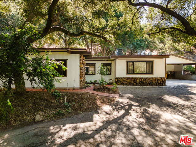 1289 Old Topanga Canyon Road, Topanga CA: https://media.crmls.org/mediaz/6fddbe11-ec58-4fd9-b35a-19d6c66803a4.jpg