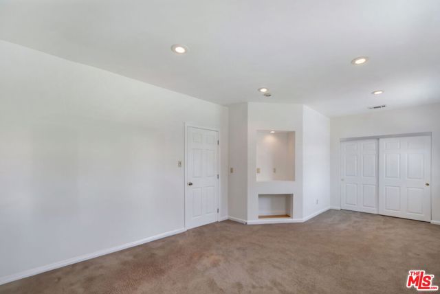 4521 Don Timoteo Drive, Los Angeles CA: https://media.crmls.org/mediaz/6fde4a8f-991d-4db9-ab22-ce5c6a826d54.jpg
