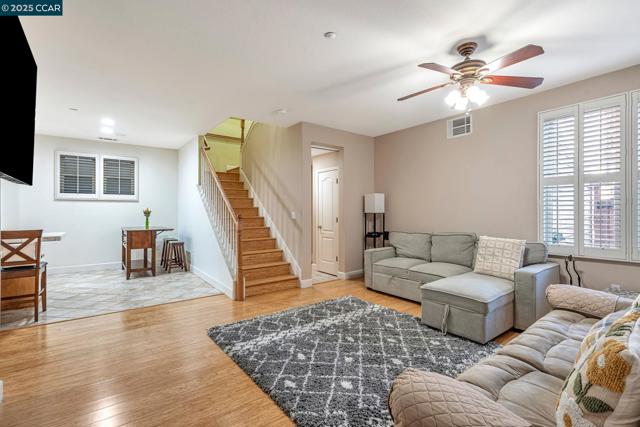 2036 Serra Ln, Hercules CA: https://media.crmls.org/mediaz/6fdeab17-68c6-4f51-bebe-f622a8ff0571.jpg
