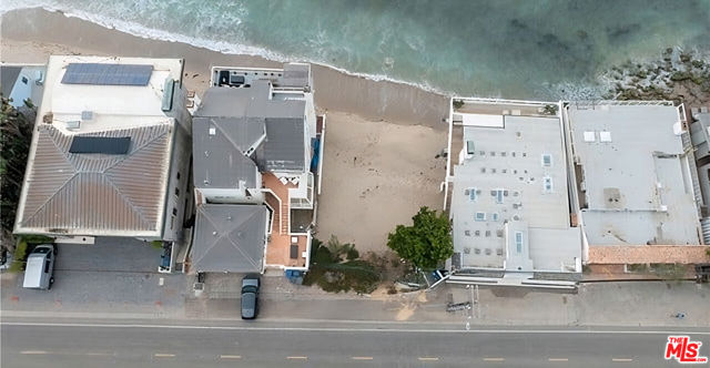 24208 Malibu Road, Malibu CA: https://media.crmls.org/mediaz/6fdeb2c3-acb4-406e-83b0-cda036950b95.jpg