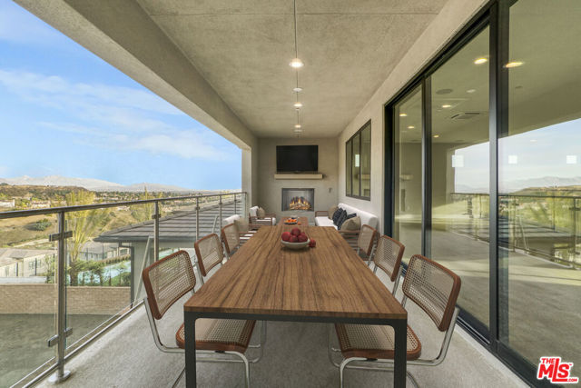 11848 N Hillsborough Lane, Porter Ranch CA: https://media.crmls.org/mediaz/6fe06383-6509-48d9-8cde-4dbcd21a6a16.jpg