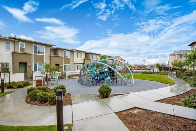 2097 Bluestone Cir, Chula Vista CA: https://media.crmls.org/mediaz/6fe078a3-fd44-45cb-89aa-511e7c8dc9db.jpg