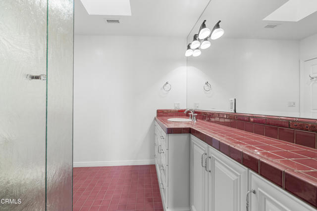 2102 Buena Vista Drive, Camarillo CA: https://media.crmls.org/mediaz/6fe093f2-9bf5-45ba-8932-c1b302b9e3b6.jpg