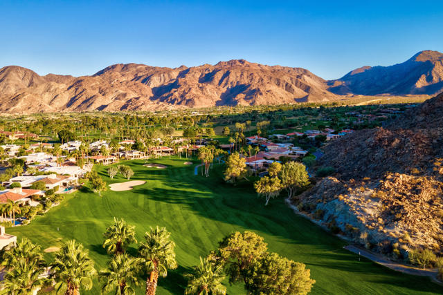 73438 Foxtail Lane, Palm Desert CA: https://media.crmls.org/mediaz/6fe0f076-8aae-4693-a375-be4ccb6f0dea.jpg