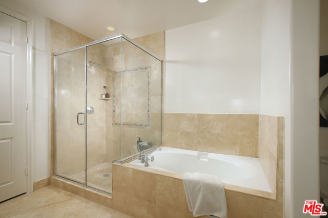 143 N Arnaz Drive, Beverly Hills CA: https://media.crmls.org/mediaz/6fe11a82-c129-422a-8e08-53f20e1113d9.jpg