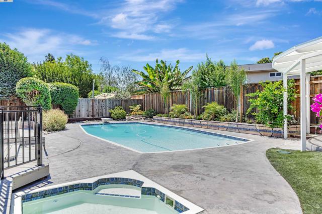 2531 Willowren Way, Pleasanton CA: https://media.crmls.org/mediaz/6fe15106-7def-4e88-9c43-7196cae76802.jpg