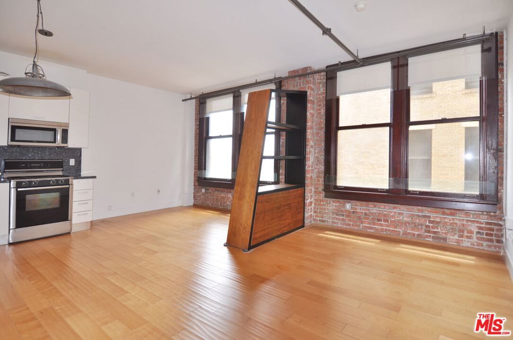 460 S Spring Street #908