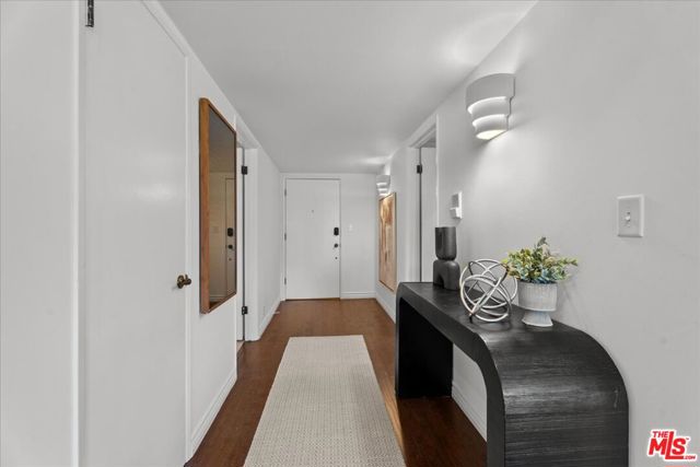853 S Le Doux Road, Los Angeles CA: https://media.crmls.org/mediaz/6fe23e1e-b8e8-4457-8414-775600c5ffa6.jpg
