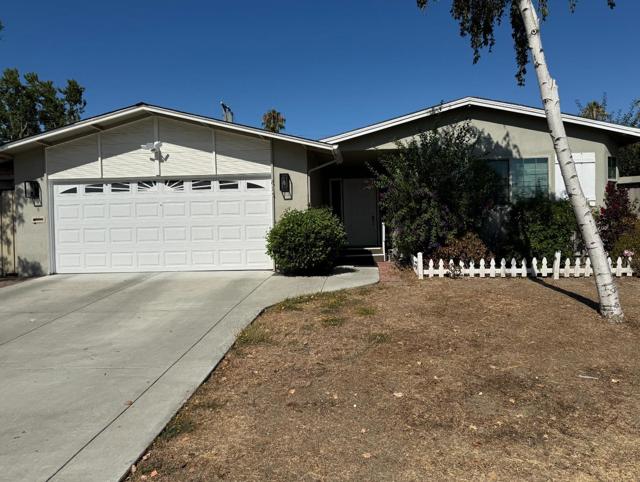 815 Betlin Avenue, Cupertino CA: https://media.crmls.org/mediaz/6fe25ef9-3651-463e-a684-10357af6443f.jpg