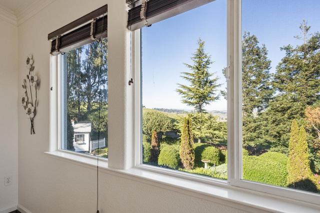 310 Via Vaquero Norte, San Juan Bautista CA: https://media.crmls.org/mediaz/6fe264da-8917-4a72-9088-938f34717cbc.jpg