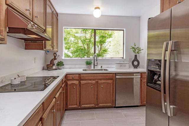2435 Sharon Oaks Drive, Menlo Park CA: https://media.crmls.org/mediaz/6fe2df76-583f-4831-b82d-4841cb10cc4b.jpg