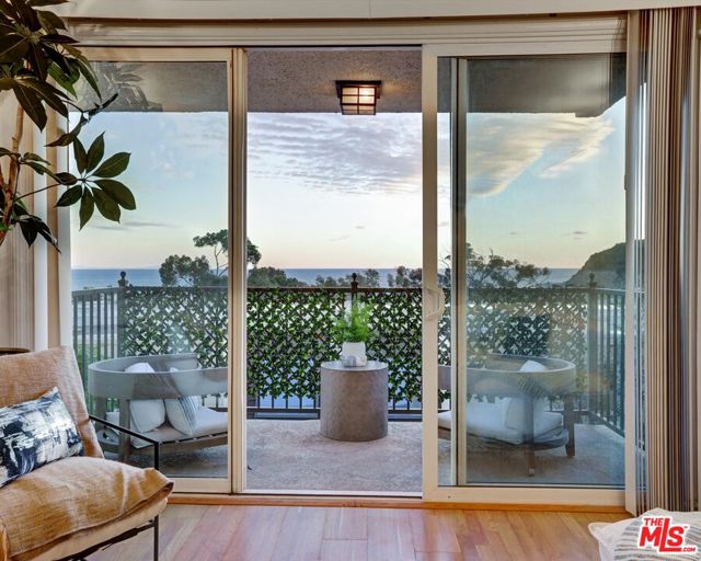 23901 Civic Center Way, Malibu CA: https://media.crmls.org/mediaz/6fe2f85b-7649-472d-832b-23fb88b10313.jpg