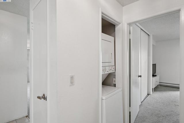 39490 Albany Cmn, Fremont CA: https://media.crmls.org/mediaz/6fe32a58-3125-4d08-9775-7315fd613f27.jpg