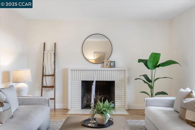 2326 Bramble Ct, Castro Valley CA: https://media.crmls.org/mediaz/6fe3d72b-9f3c-4d82-b554-921cac197082.jpg