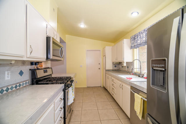 74042 Catalina Way, Palm Desert CA: https://media.crmls.org/mediaz/6fe4138c-88bf-424e-bafd-65ec3cc4df76.jpg