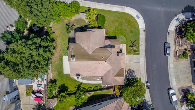 9440 Medstead Way, Elk Grove CA: https://media.crmls.org/mediaz/6fe4b260-a3eb-4da9-ae2d-593048614179.jpg