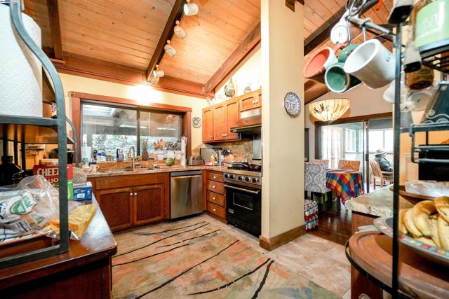 21 Red Rock Way, San Rafael CA: https://media.crmls.org/mediaz/6fe4e148-2267-4318-b7a3-15202ba2212d.jpg