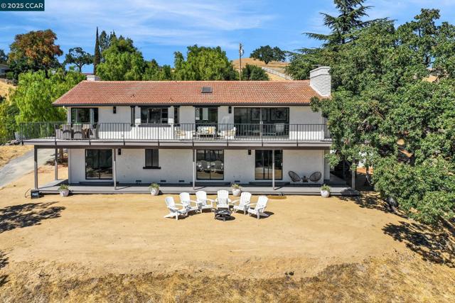 5505 Old School Rd, Pleasanton CA: https://media.crmls.org/mediaz/6fe4ebfb-97d9-4b86-8c0a-1cb2c40390ca.jpg