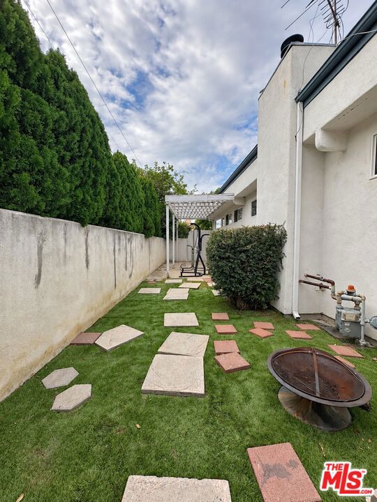 10400 Canby Avenue photo 12