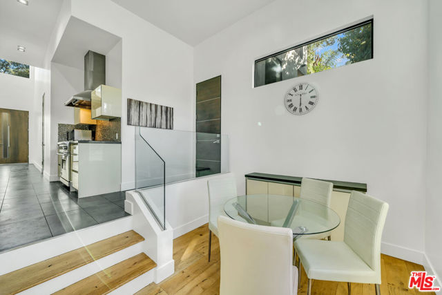 3026 PASSMORE Drive, Los Angeles CA: https://media.crmls.org/mediaz/6fe5ab53-e89c-4ab9-8360-01fc88802e06.jpg
