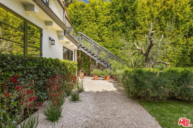 8917 Dorrington Avenue, West Hollywood CA: https://media.crmls.org/mediaz/6fe5f595-44c3-46b5-a805-c4ef850ebc16.jpg