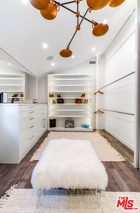 25010 Jim Bridger Road, Hidden Hills CA: https://media.crmls.org/mediaz/6fe5febe-fbd1-433f-b8f6-88511687a19b.jpg