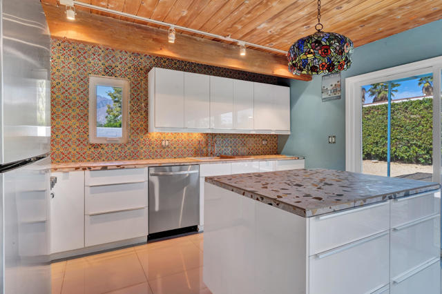 600 E Alexander Way, Palm Springs CA: https://media.crmls.org/mediaz/6fe6a0b9-9d40-4973-b7db-5d486a453078.jpg