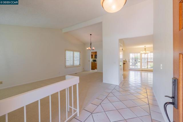 171 Mount Tam Ct, Martinez CA: https://media.crmls.org/mediaz/6fe70c6f-6aef-4148-a2ab-97058344bd07.jpg