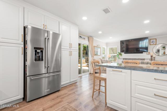 2758 Briarpatch Drive, Simi Valley CA: https://media.crmls.org/mediaz/6fe76c9c-763a-42c9-a839-9a39e10ca322.jpg