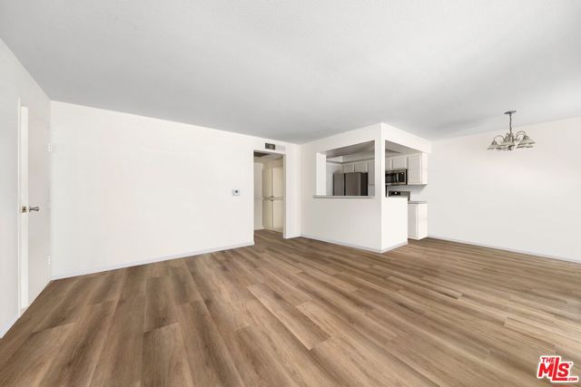 3321 Keystone Avenue, Los Angeles CA: https://media.crmls.org/mediaz/6fe77034-fb7e-4626-9066-919f752381a1.jpg