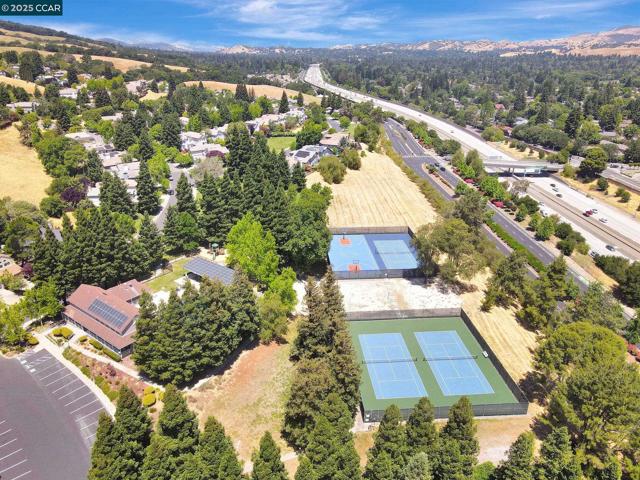 1806 Ridgeland Circle, Danville CA: https://media.crmls.org/mediaz/6fe77860-717f-4aeb-a617-cc5c1b56af93.jpg