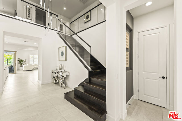 11767 Toyon Drive, Chatsworth CA: https://media.crmls.org/mediaz/6fe7842f-dab6-4564-9062-040104737380.jpg