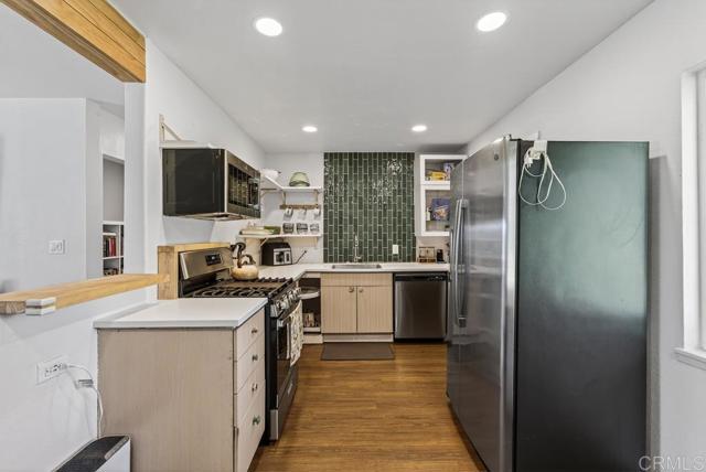 Detail Gallery Image 8 of 34 For 1010 San Juan St, Oceanside,  CA 92058 - 3 Beds | 1 Baths