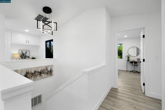 27 Briarwood Ct, Brentwood CA: https://media.crmls.org/mediaz/6fe81e7b-71ea-41c0-afa4-9435c8c8b349.jpg