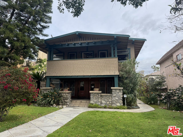 224 N Louise Street, Glendale CA: https://media.crmls.org/mediaz/6fe8cefe-1a1b-4ae4-9411-52a661cb4986.jpg