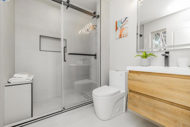 1980 Dayton Ave, San Leandro CA: https://media.crmls.org/mediaz/6fe92f7b-99a6-4a53-b0a8-83a0101f59e6.jpg