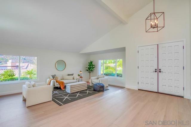 3302 Vista Rocosa, Escondido CA: https://media.crmls.org/mediaz/6fe98b09-3e23-401f-b636-e3123da7ef33.jpg