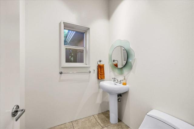 14 Collegiate Circle, Rancho Mirage CA: https://media.crmls.org/mediaz/6fea03b4-05df-4ad3-892c-da48603ebefc.jpg