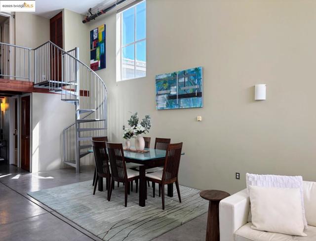 701 Pennsylvania AVE, San Francisco CA: https://media.crmls.org/mediaz/6fea281f-73fc-4ee5-be11-e95c8bf1a256.jpg