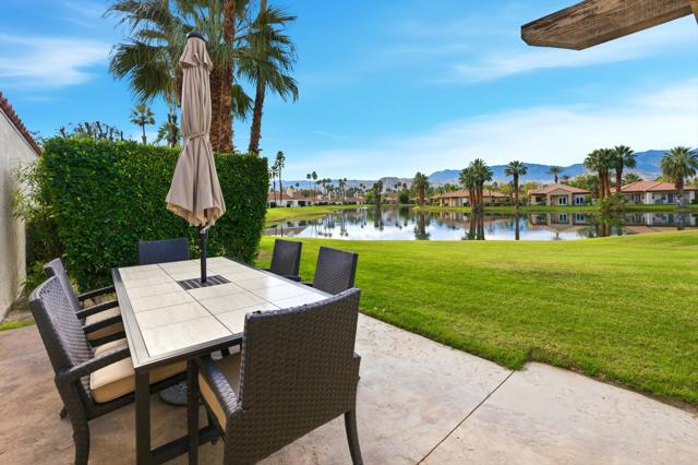 444 Sunningdale Drive, Rancho Mirage CA: https://media.crmls.org/mediaz/6fea4c18-88ba-4750-b42e-bd16e3d2afdb.jpg