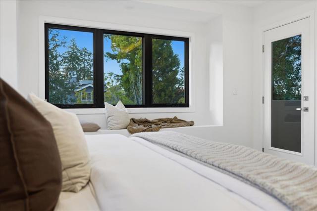 852 La Para Avenue, Palo Alto CA: https://media.crmls.org/mediaz/6fea4fb0-875c-4b32-a456-ca16c1a1eae5.jpg